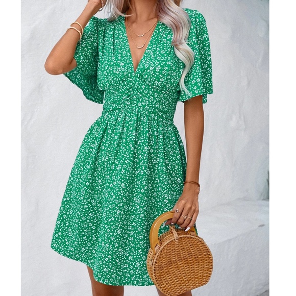 Boho Floral Print V neck Butterfly Sleeve Mini Dress - Picture 7 of 7